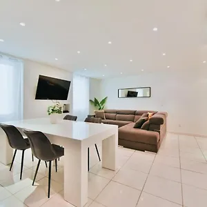 Grand Appartement- Le Port A/c Appartement